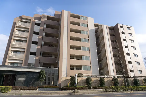 相続したマンションが空き家になったら？売るか貸すかの判断方法と費用